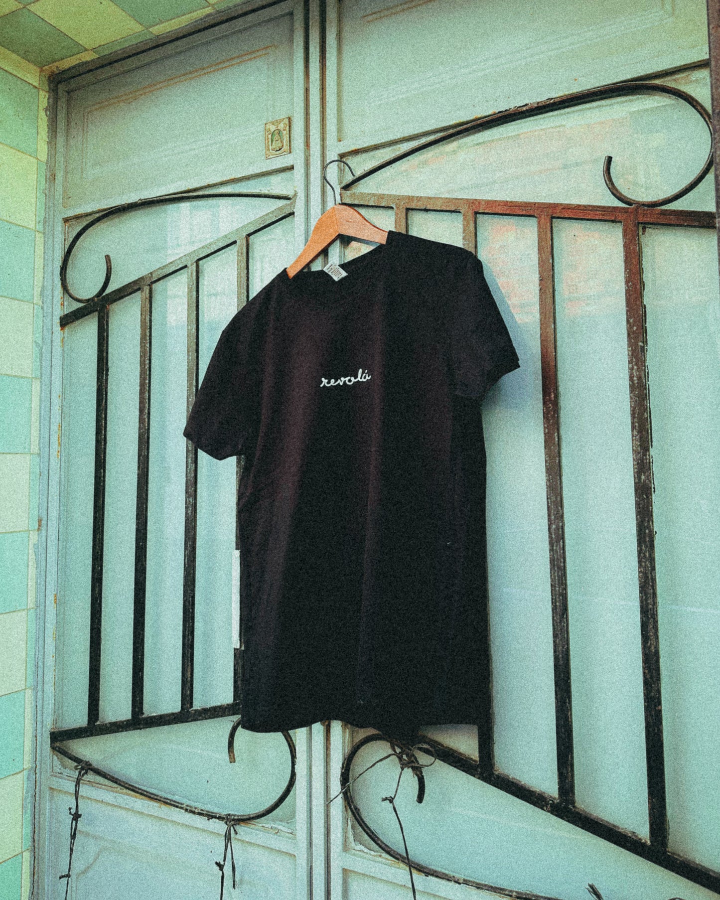 Camiseta "Revolá" Negra