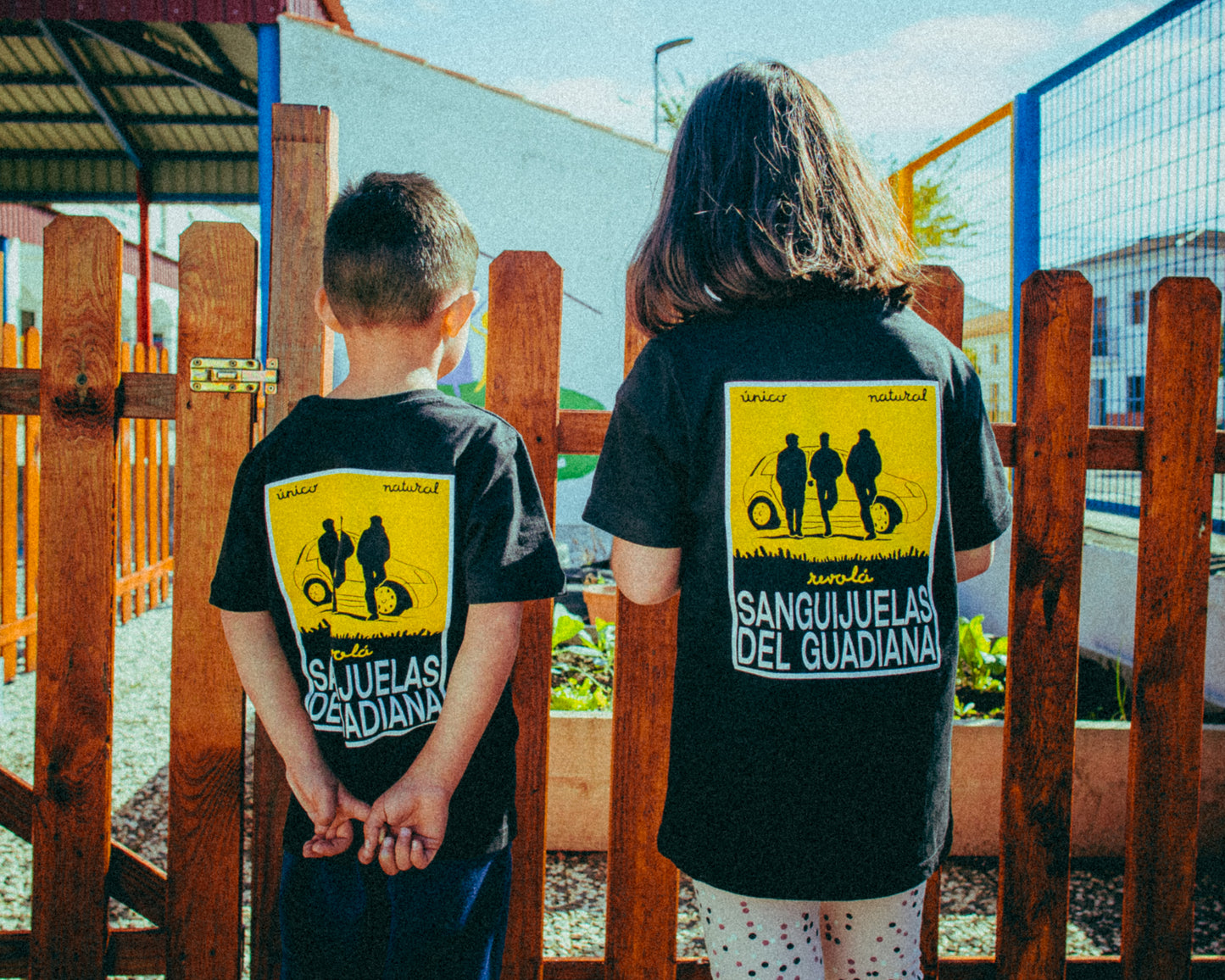 Camiseta Niño/a "Revolá" Negra